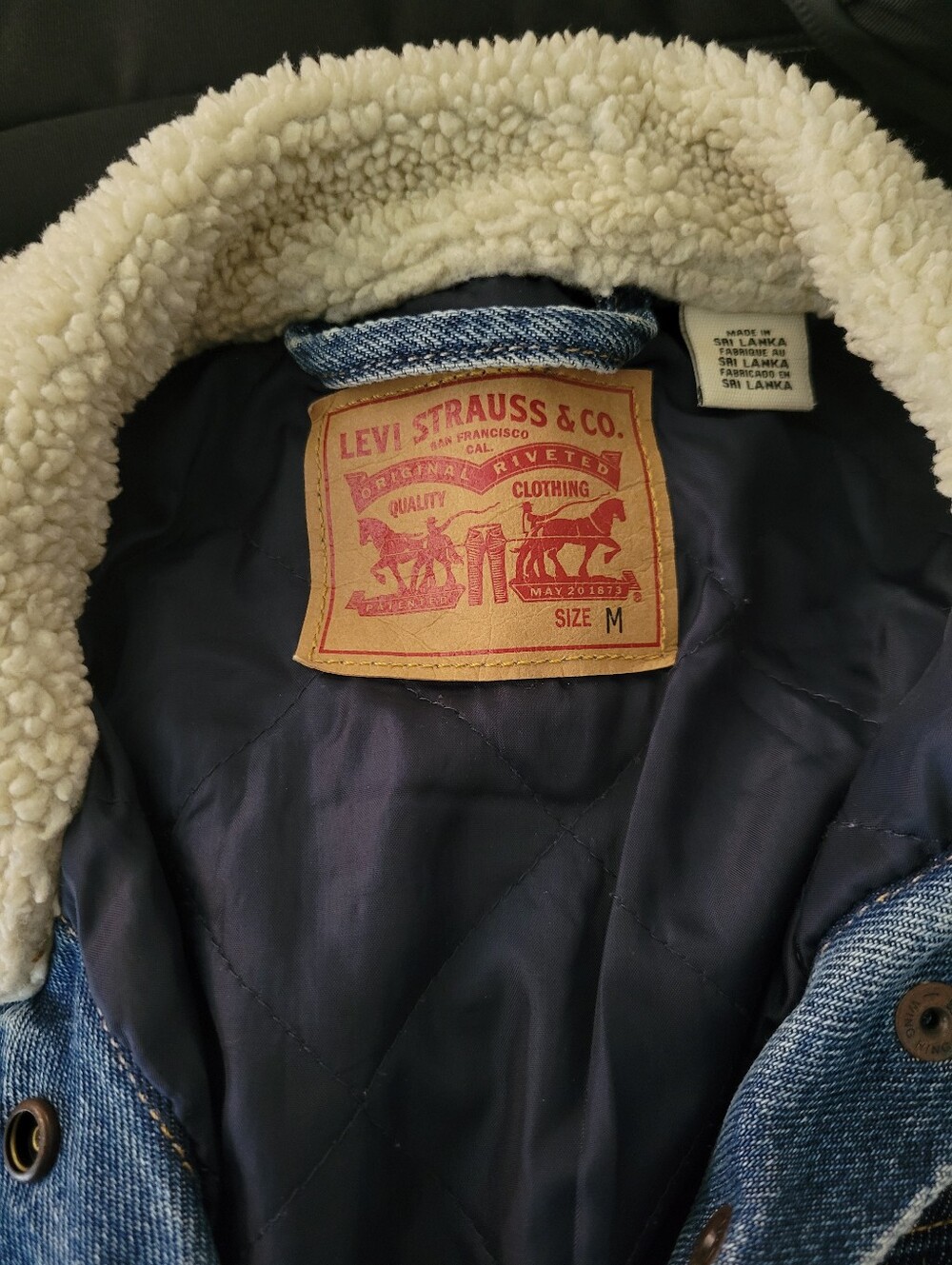 Levi's Light Blue Denim Jacket with Cream Sherpa Collar - Picture 3 of 4